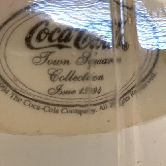 4 Coca Cola Town Square Figurines True Value Truck Snowbear & 2 Delivery Men Vtg - Picture 11 of 16